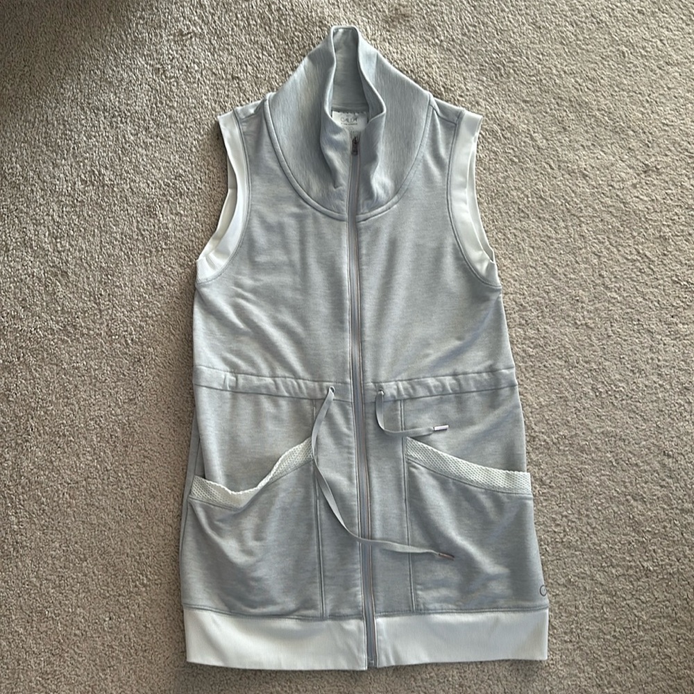 Calia by Carrie gray/white vest
